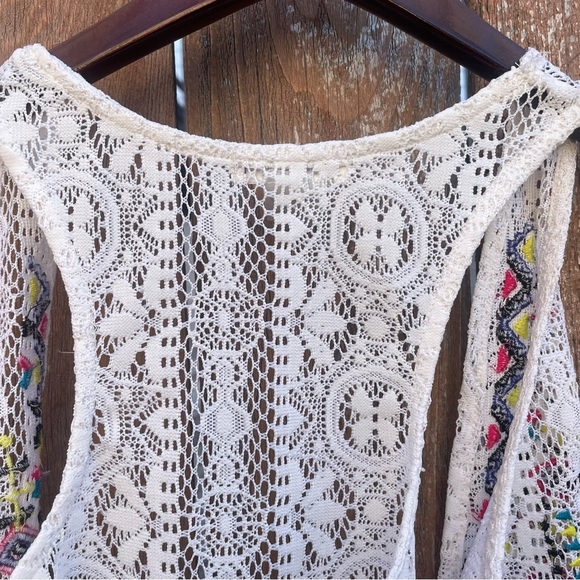 LOVE ON A HANGER Women’s White Colorful Knit Lacy Vest Fringe Western Size S/M - Picture 10 of 12